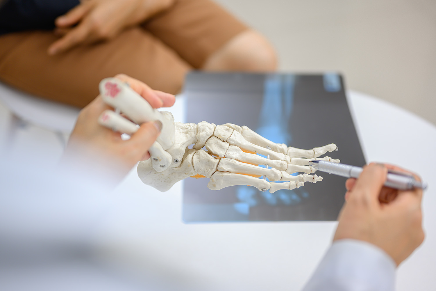 Untersuchung und Therapie bei Fußfehlstellungen und Schmerzen Orthopädische Untersuchung des Fußes